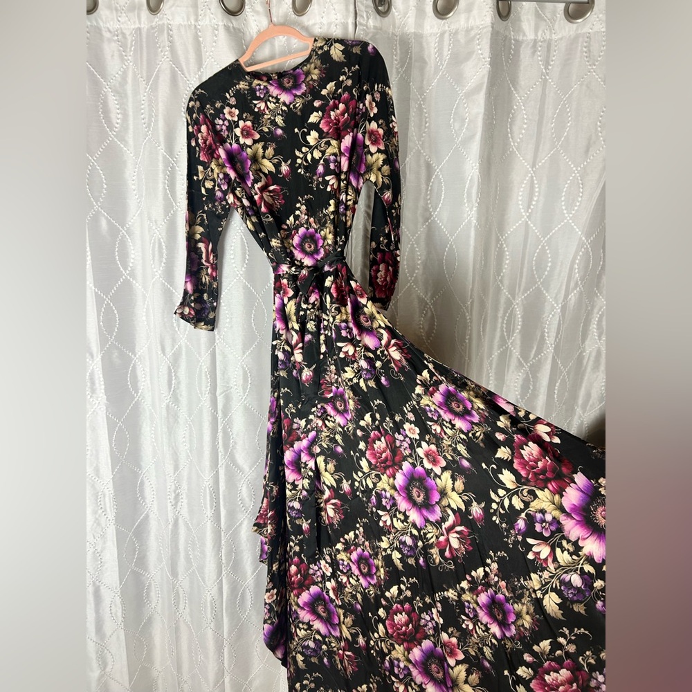 Chic Long Sleeve Floral Dress in Black and Purple